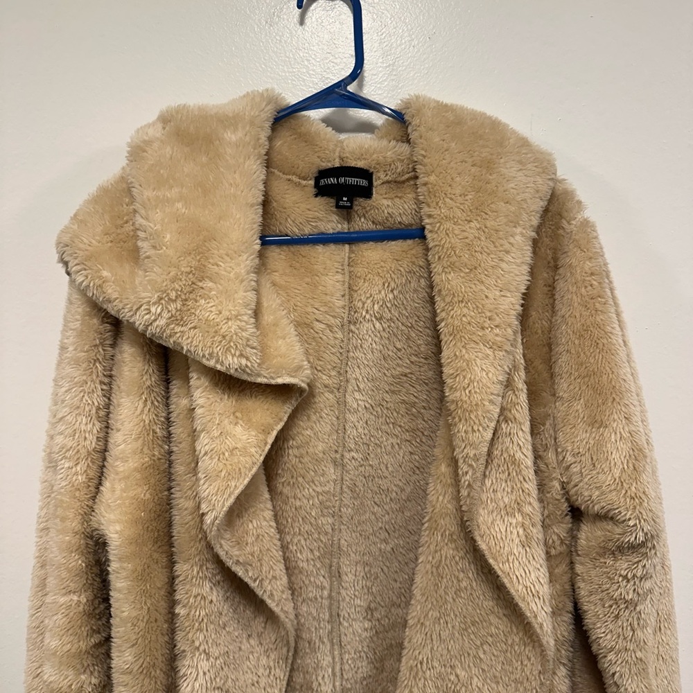 Zenana Outfitters Plush Tan Teddy Jacket super soft Size medium! - Picture 5 of 7